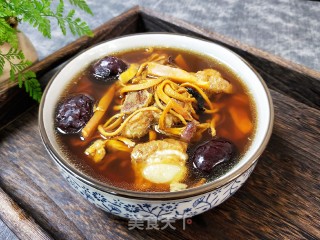 虫草花墨鱼汤的做法