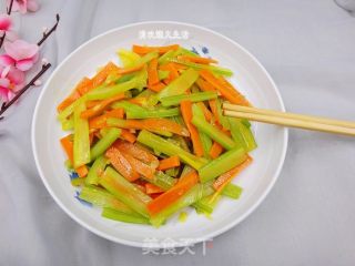 炒香芹胡萝卜的做法