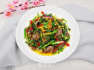 韭菜炒鸡杂的做法