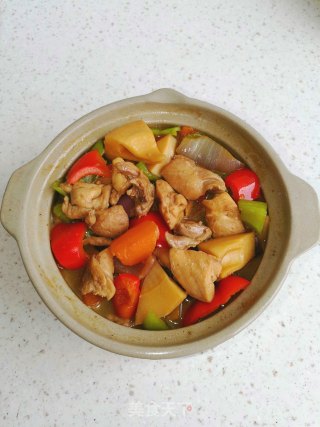 杂蔬焖鸡的做法