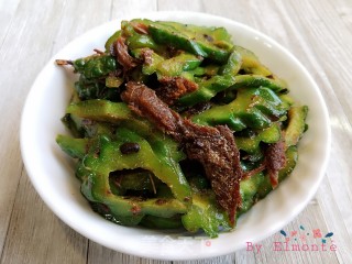 豆豉鲮鱼炒苦瓜的做法