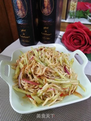 响油黄瓜丝拌豆皮的做法