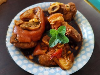 黄豆炖猪脚肉的做法