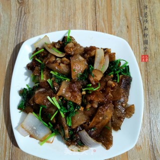 洋葱炒山粉圆子的做法