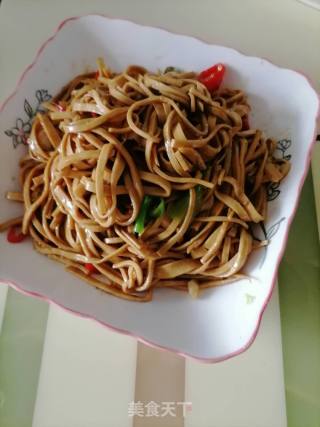 蒜香豆腐皮的做法