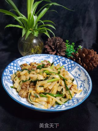 瘦肉韭菜炒河粉的做法
