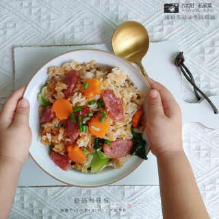 电饭锅做香喷喷的腊肠煲仔饭的做法