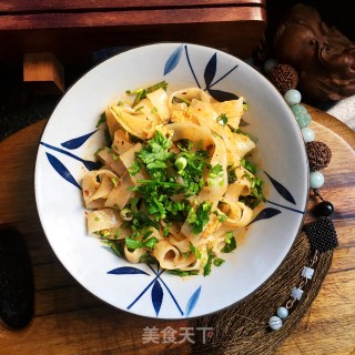 香菜拌擀面皮的做法