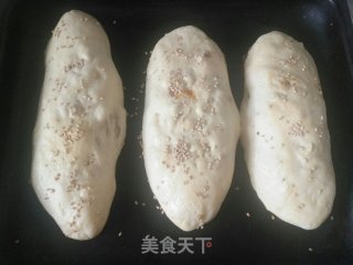 沙拉酱肉松面包