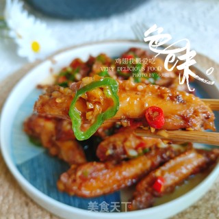 吮指蒜香鸡翅的做法
