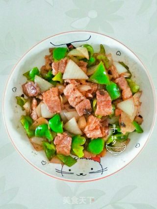 青椒洋葱炒五花肉的做法