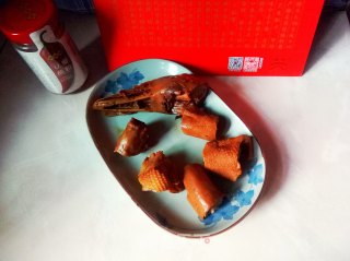 经典卤味一让鸭脑壳飞起来的做法