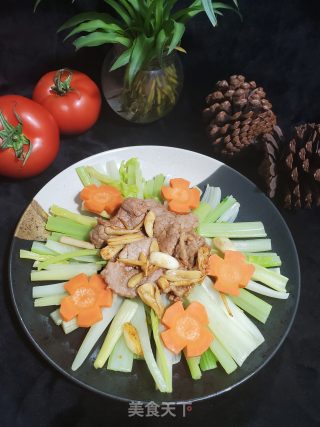 西芹拼牛肉的做法