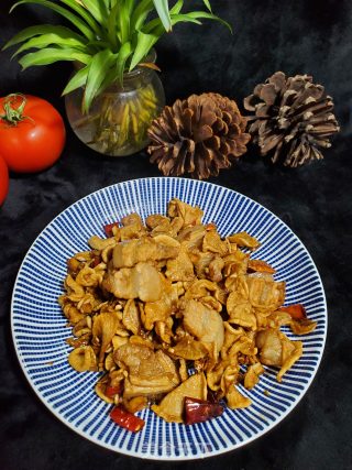 五花肉炒干萝卜片的做法
