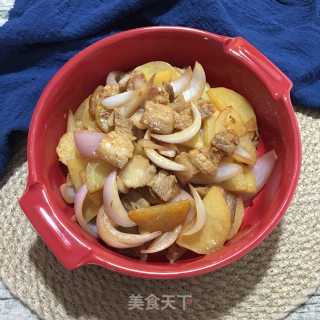 五花肉炒洋葱土豆片的做法