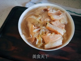 五花肉炖酸菜的做法