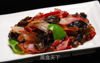 木耳炒腊肉的做法