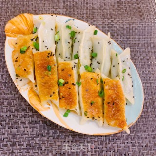 韭菜肉馅锅贴的做法