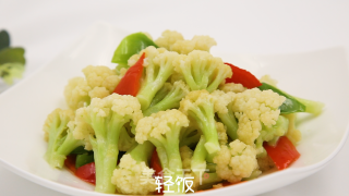 彩椒炒菜花丨菜花爽脆入味，汤汁浓郁的做法