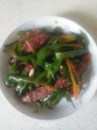 青椒炒腊肠的做法