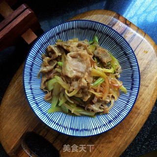 芹菜炒牛肉卷的做法