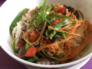 泡椒鸽胗面的做法