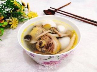 茶树菇鱼丸鸡汤的做法