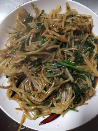 豆芽炒韭菜的做法