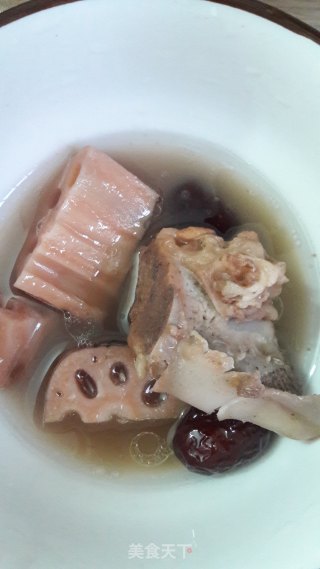 筒骨煲莲藕的做法