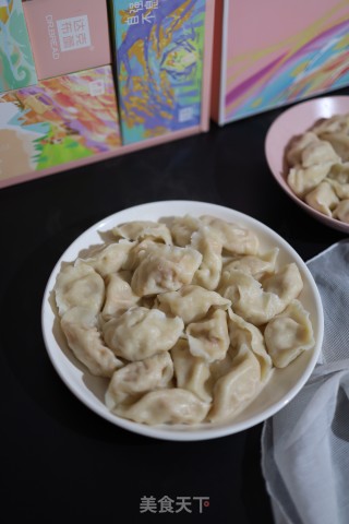 酸菜肉末饺子的做法