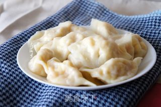 韭菜鸡蛋火腿肠馅水饺的做法