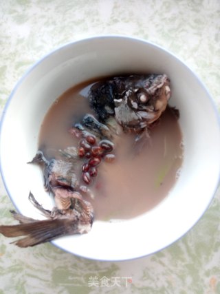 红豆鲫鱼汤的做法