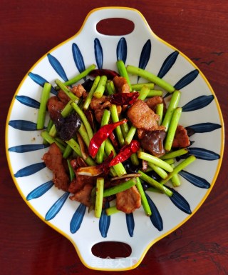 蒜苔炒肉片的做法