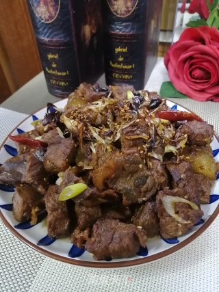 孜然烧牛肉块的做法