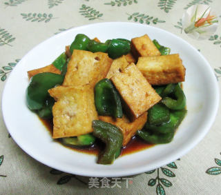 灯椒烧老豆腐的做法