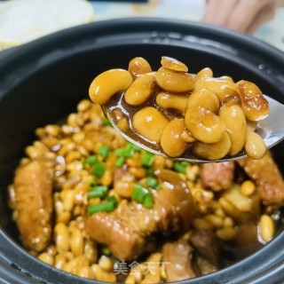 五花肉焖黄豆的做法