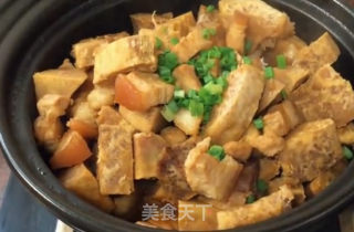 五花肉芋头煲的做法
