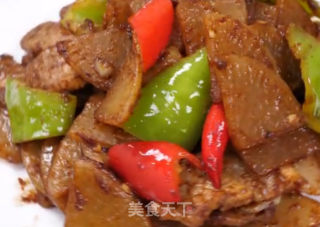 萝卜炒五花肉的做法