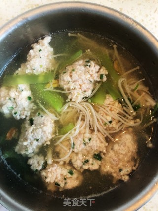 金针菇肉丸子汤的做法