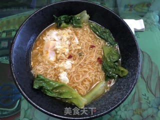 荷包蛋生菜拉面的做法
