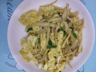 杏鲍菇炒鸡蛋的做法