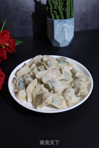 酸菜肉末饺子的做法