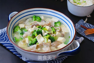 菌菇豆腐肉片汤的做法