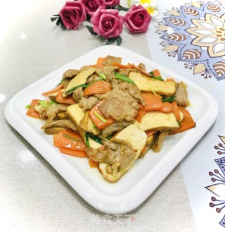 豆干胡萝卜炒肉#快手小炒#的做法