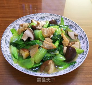 油菜炒香菇的做法