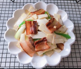 腊肉炒高笋的做法