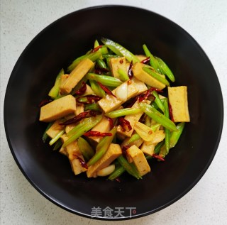 西芹千叶豆腐的做法