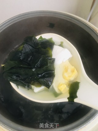 裙带菜咸蛋汤的做法