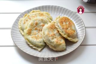 鸡蛋虾皮韭菜合子&肉丸青菜汤早餐的做法