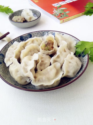 猪肉芹菜馅水饺的做法